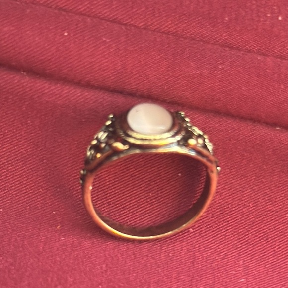 Vintage Gold and Silver Ring with Ornate Design - Picture 6 of 7